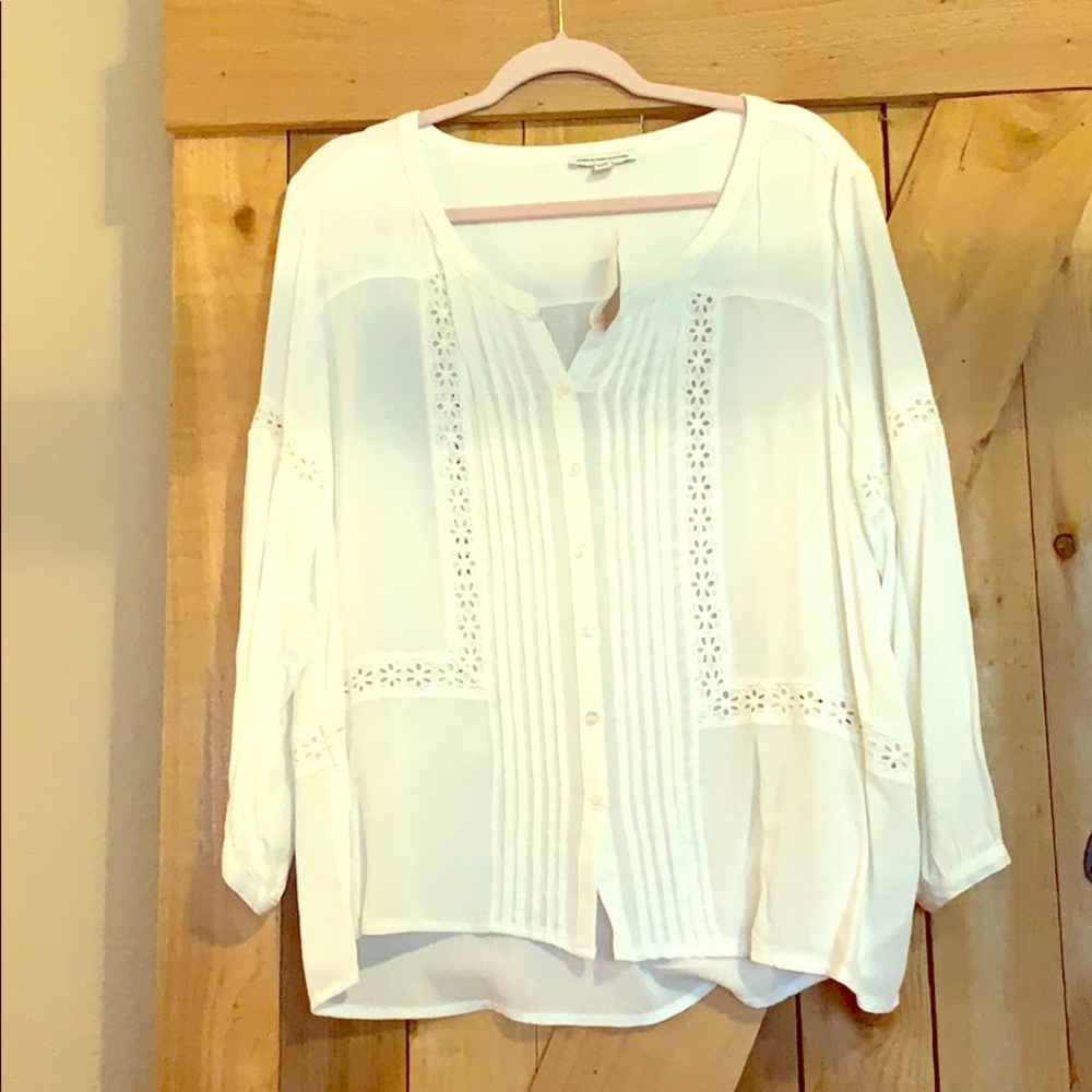 🐝 lightweight and flowing blouse